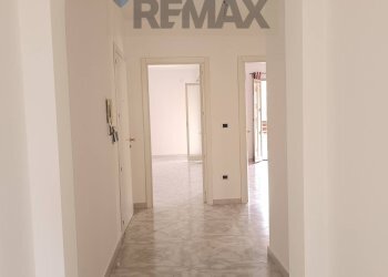 Hall / corridoio - Apartment Via Montegrappa
 
33, Ramacca - photo 3