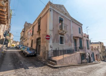 Edificio all\'aperto - Casa indipendente Via Vastea
 
24/26, Acireale - foto 1