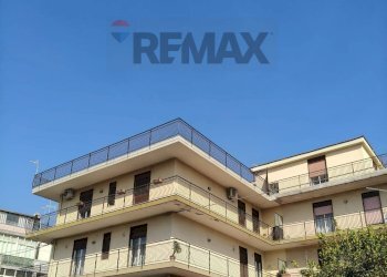 Edificio all\'aperto - Three-room apartment Via Aldo Moro
 
8, Aci Catena - photo 1