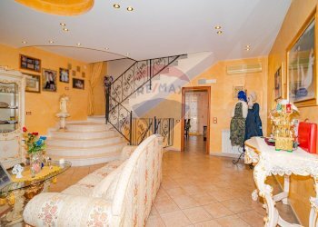 salone - Terraced Villa Via Gino Severini
 
55, Catania - photo 1
