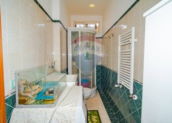 bagno lavanderia - Terraced Villa Via Gino Severini
 
55, Catania - photo 8