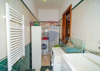 bagno lavanderia - Terraced Villa Via Gino Severini
 
55, Catania - photo 9