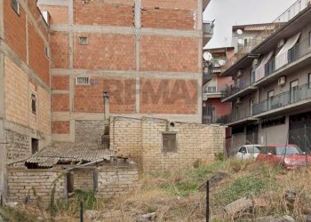 Edificio all\'aperto - Terreno edificabile Via Trasimeno
4, Paterno - foto 1
