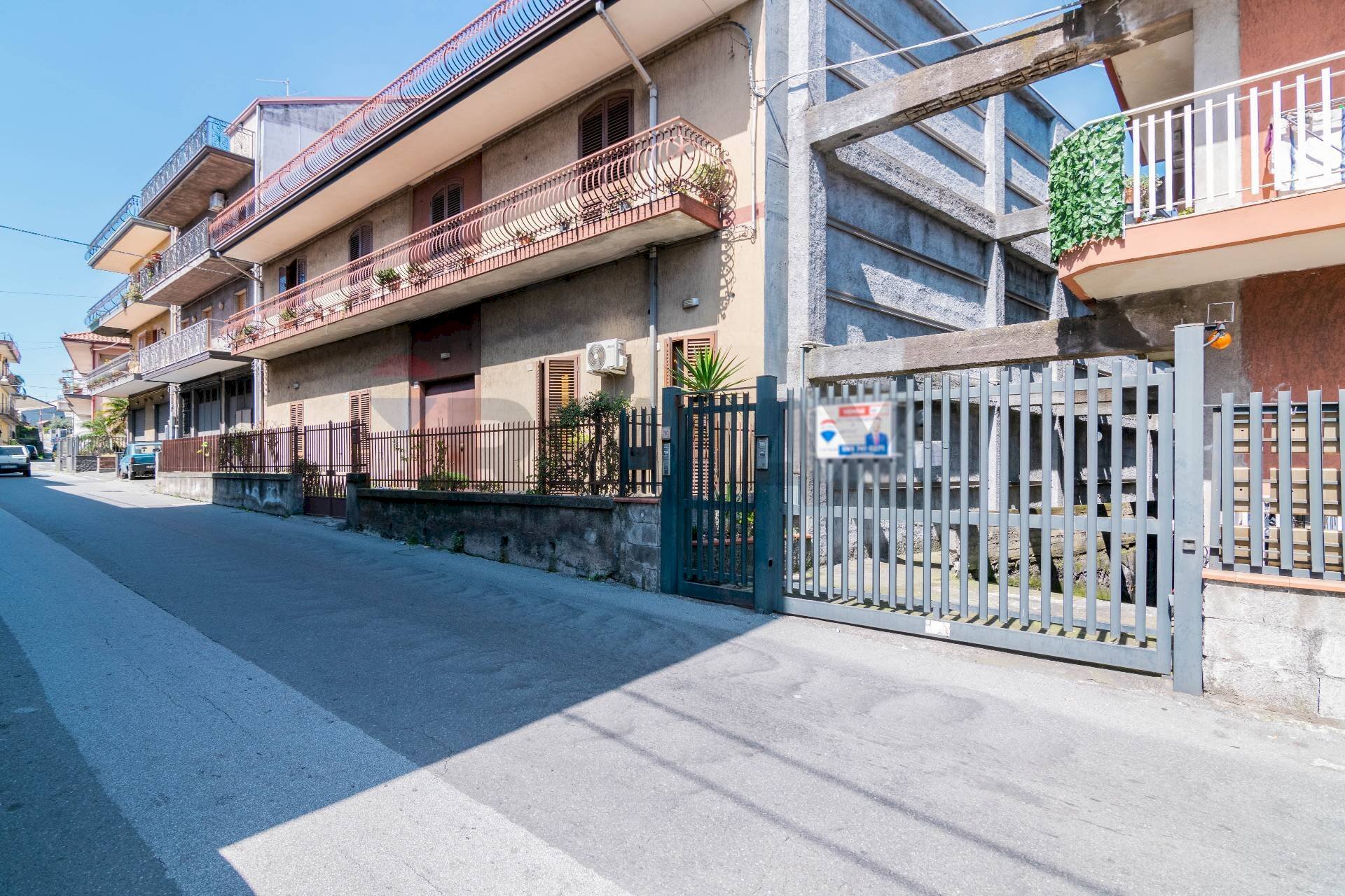 Edificio all\'aperto - Apartment Via Lavina
190 A, Aci Sant'Antonio - photo 2