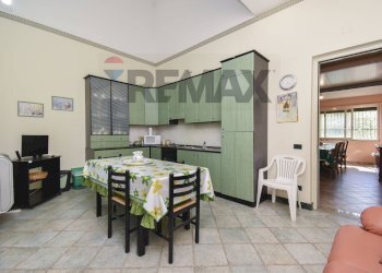 Sala da pranzo - Villa Via Montelaguardia
 
15, Randazzo - photo 34