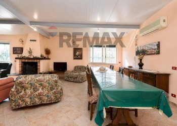 Sala da pranzo - Villa Via Montelaguardia
 
15, Randazzo - photo 39