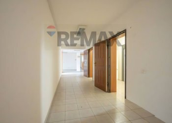 Hall / corridoio - Four-room apartment Via Mercadante
 
1, Lentini - photo 13
