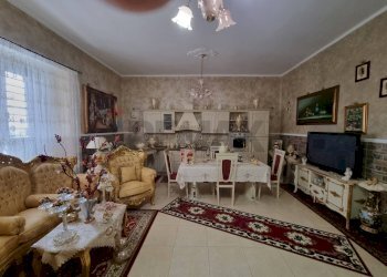 Sala da pranzo - Villa CONTRADA PATELLINA
 
snc, Paterno - photo 1