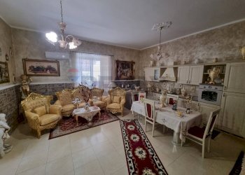 Sala da pranzo - Villa CONTRADA PATELLINA
 
snc, Paterno - photo 7