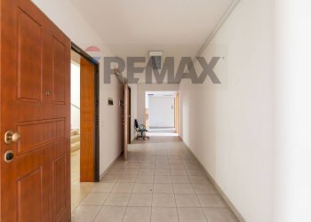 Hall / corridoio - Four-room apartment Via Mercadante
 
1, Lentini - photo 8