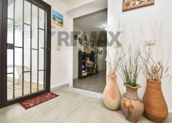 Hall / corridoio - Villa Via delle Gardenie
 
16, Valverde - photo 8