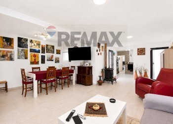 Sala da pranzo - Villa Via delle Gardenie
 
16, Valverde - photo 11