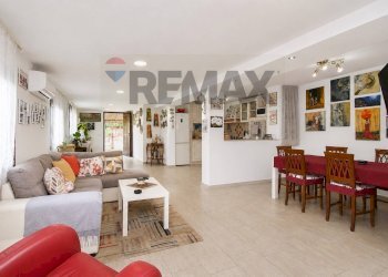 Sala da pranzo - Villa Via delle Gardenie
 
16, Valverde - photo 12