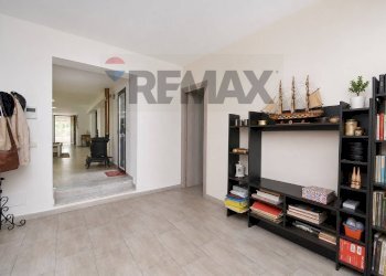 Soggiorno - Villa Via delle Gardenie
 
16, Valverde - photo 16