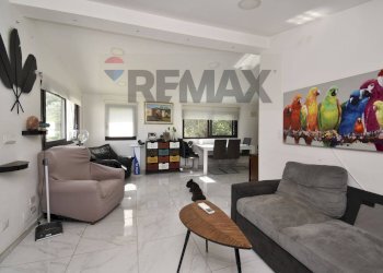 Soggiorno - Villa Via delle Gardenie
 
16, Valverde - photo 25