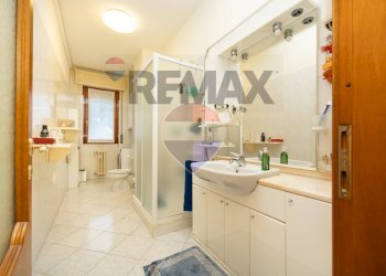 Bagno - Two-room apartment Via Gramsci
16, Cassina de' Pecchi - photo 9