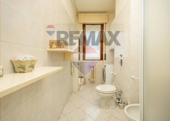 Bagno - Two-room apartment Via Gramsci
16, Cassina de' Pecchi - photo 10