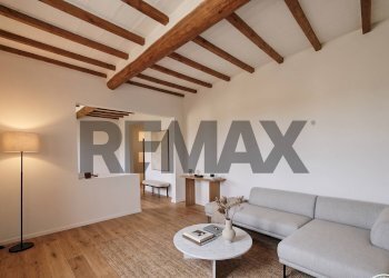 Soggiorno - Quadrilocale Via Magenta
 
21, Castelfranco Piandiscò - foto 5