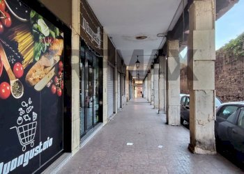 Edificio all\'aperto - Attività Commerciale Via Giuseppe torre
1, Pagani - foto 8