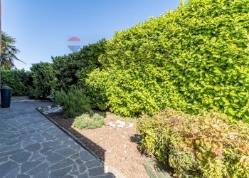 Giardino - Casa semi indipendente VIA ACHILLE GRANDI
 
4, Cantù - foto 5