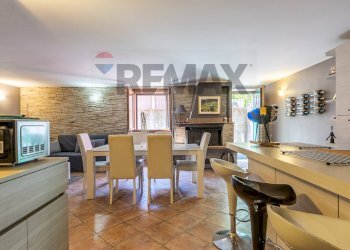 Sala da pranzo - Casa semi indipendente VIA ACHILLE GRANDI
 
4, Cantù - foto 24