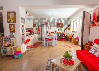 Sala da pranzo - Villa a Schiera Contura inferiore
 
69, Savoca - foto 4