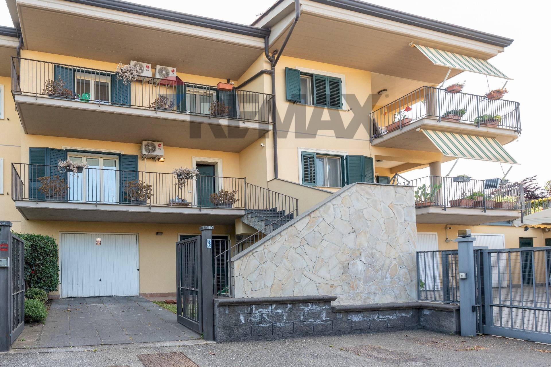 Edificio all\'aperto - Villa a Schiera Via mazzaglia
27, Aci Catena - foto 2