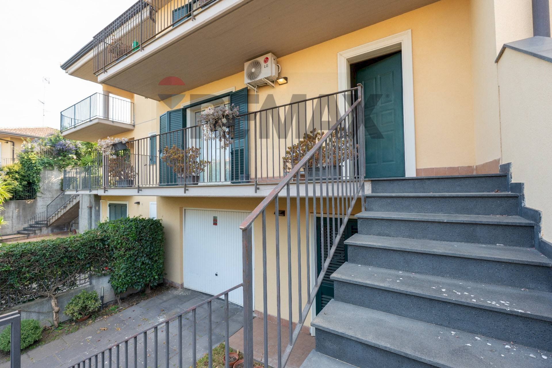 Casa all\'aperto - Villa a Schiera Via mazzaglia
27, Aci Catena - foto 3