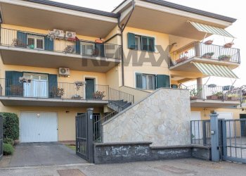 Edificio all\'aperto - Villa a Schiera Via mazzaglia
 
27, Aci Catena - foto 2