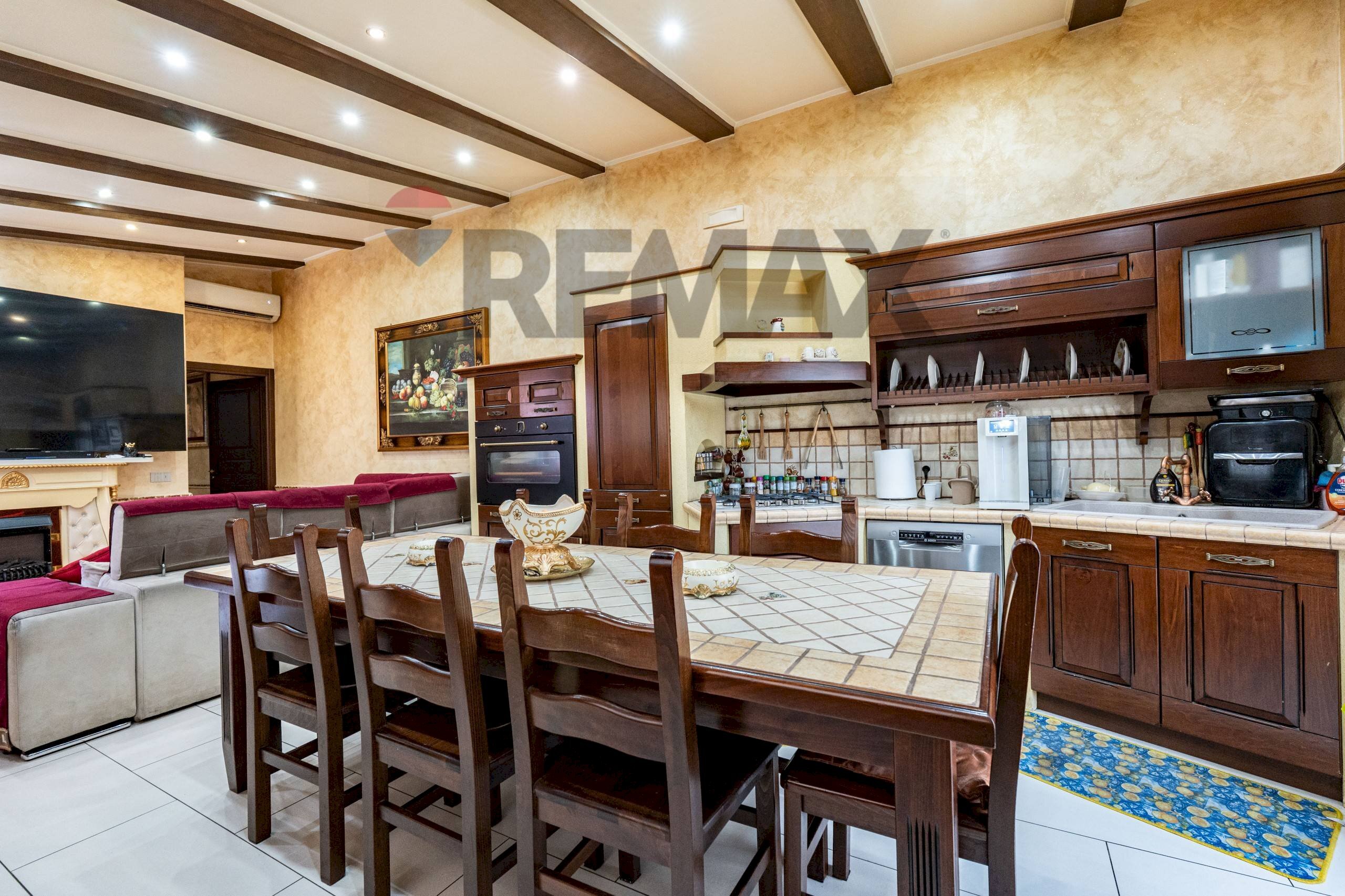 Sala da pranzo - Villa Stradale Cravone
103, Catania - photo 2