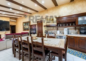 Sala da pranzo - Villa Stradale Cravone
 
103, Catania - photo 2