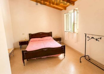 Camera / camera da letto - Casa indipendente CONTRADA TRE FONTANE
 
SNC, Militello Rosmarino - foto 7