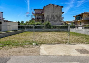Edificio all\'aperto - Terreno edificabile via E. FERMI
SNC, Vairano Patenora - foto 2