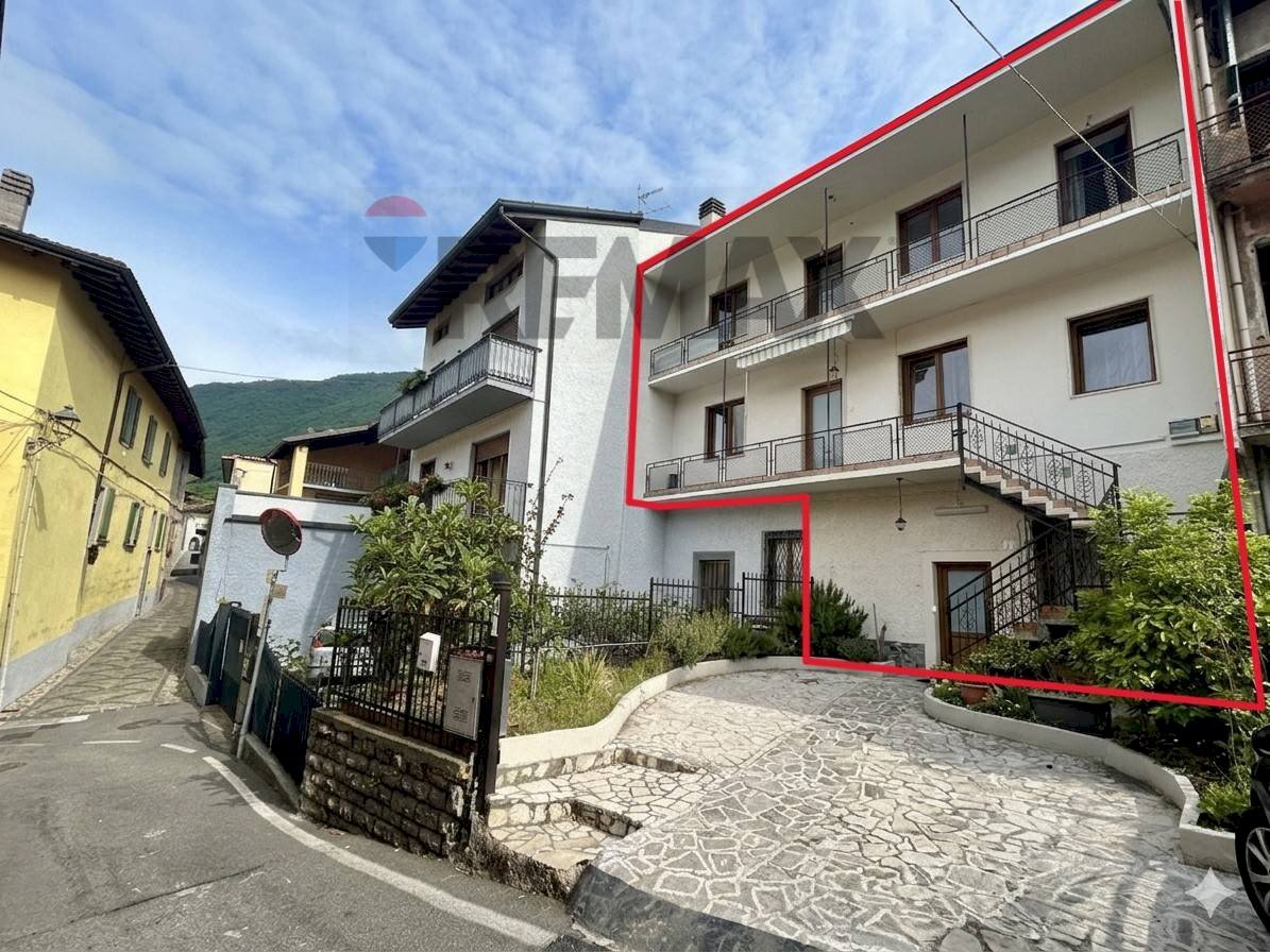 Edificio all\'aperto - Casa indipendente via Partigiani
 
1, Endine Gaiano - foto 1