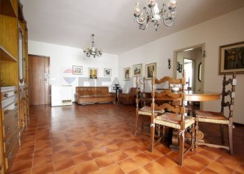 Sala da pranzo - Trilocale via Colle gallo
 
14, Albino - foto 5