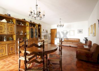 Sala da pranzo - Trilocale via Colle gallo
 
14, Albino - foto 7