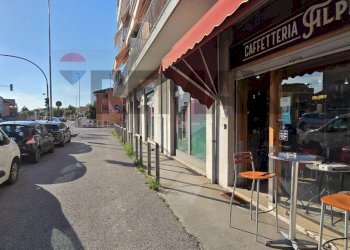 Edificio all\'aperto - Bar Tavola Calda - Fredda Via Eridania
 
251, Occhiobello - foto 8