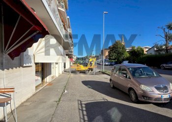 Edificio all\'aperto - Bar Tavola Calda - Fredda Via Eridania
 
251, Occhiobello - foto 9