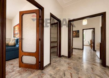 Hall / corridoio - Apartment Alcide de Gasperi
 
25, Agugliano - photo 4