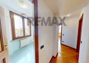 Hall / corridoio - Three-room apartment VIA FABIO FILZI
 
10, Pavia - photo 20