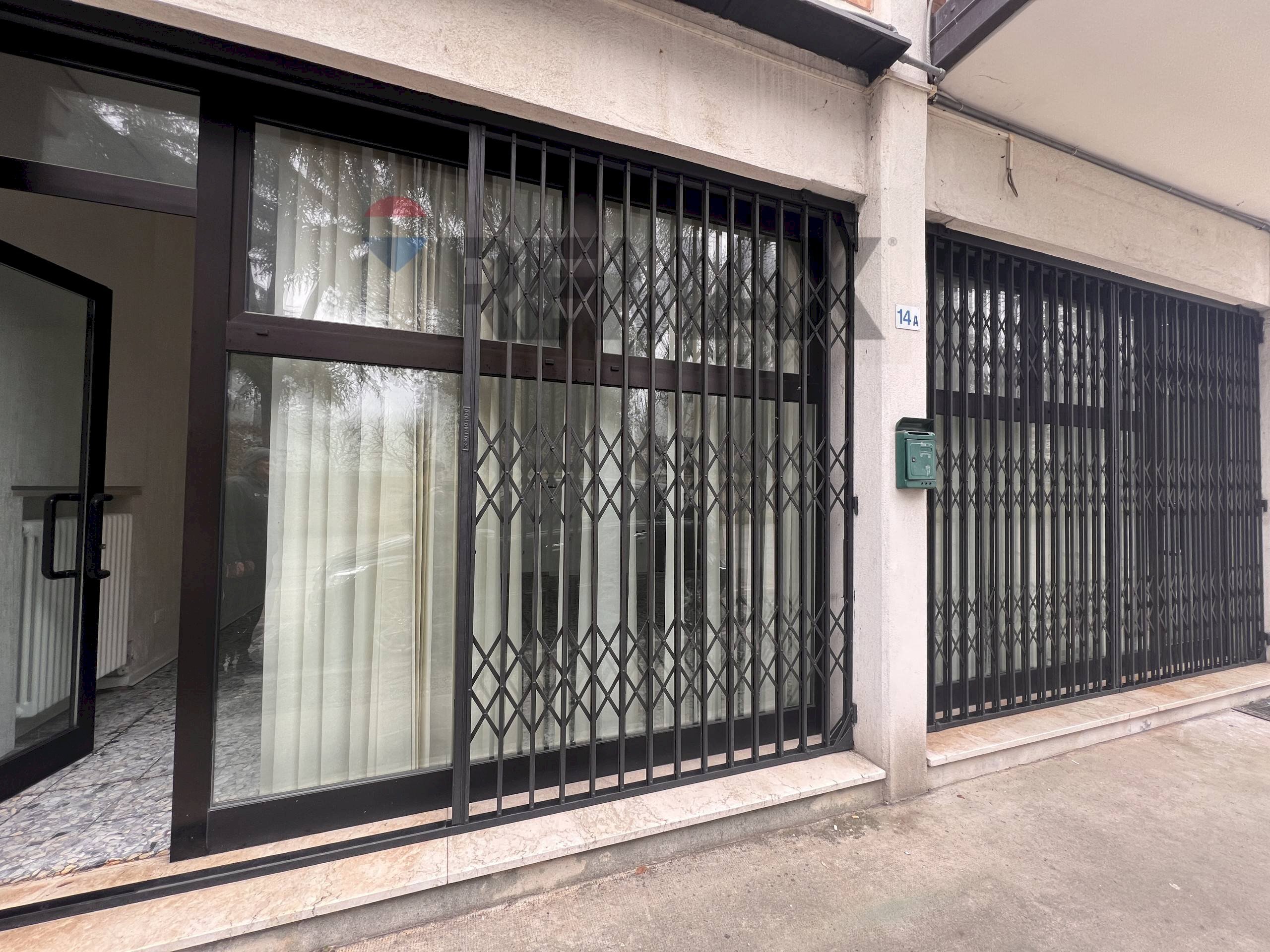 Edificio all\'aperto - Negozio via Luneo
 
14A, Spinea - foto 3