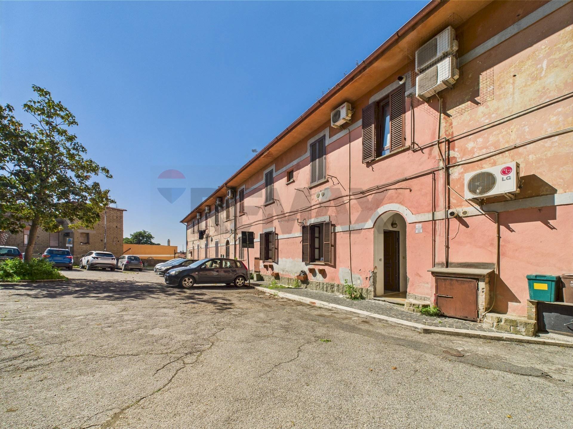 Edificio all\'aperto - Two-room apartment Piazza Pietro Cammerinesi
 
6, Formello - photo 1