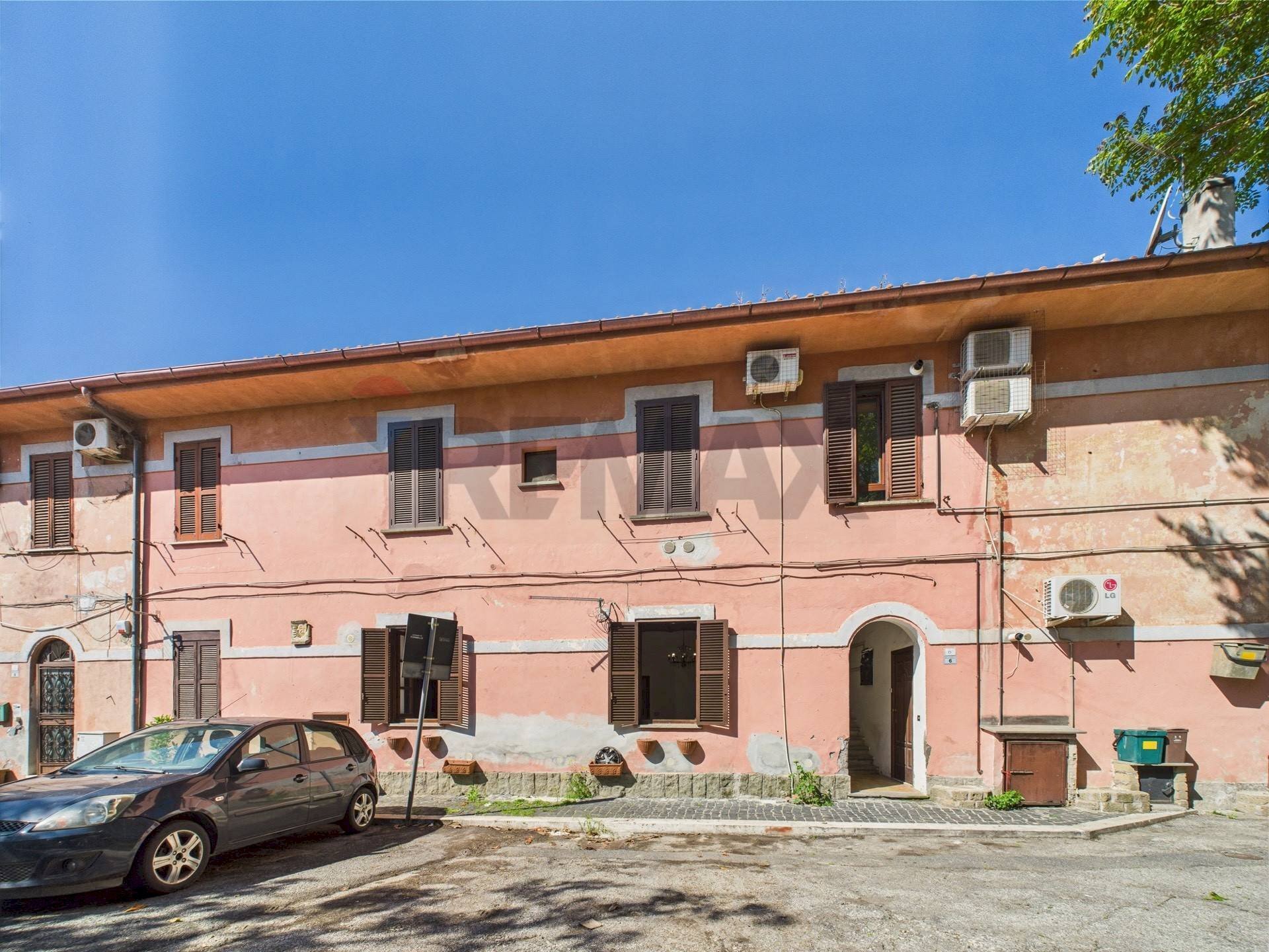 Edificio all\'aperto - Two-room apartment Piazza Pietro Cammerinesi
6, Formello - photo 2