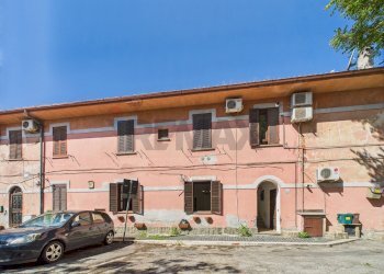 Edificio all\'aperto - Two-room apartment Piazza Pietro Cammerinesi
 
6, Formello - photo 2
