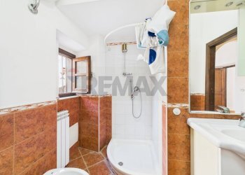 Bagno - Two-room apartment Piazza Pietro Cammerinesi
 
6, Formello - photo 17