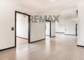 Stanza vuota - Ufficio Viale Bortolomeo Colleoni
 
25, Agrate Brianza - foto 6