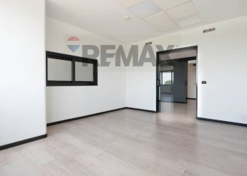 Stanza vuota - Ufficio Viale Bortolomeo Colleoni
 
25, Agrate Brianza - foto 14