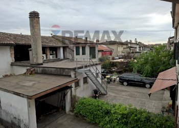 Edificio all\'aperto - Semi-detached house Via Presti
 
41 43 45 39 A, Moriago della Battaglia - photo 15