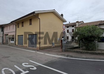 Edificio all\'aperto - Semi-detached house Via Presti
41 43 45 39 A, Moriago della Battaglia - photo 1