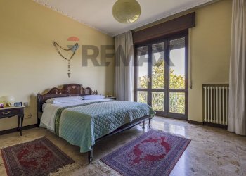 Camera / camera da letto - Casa semi indipendente Via Bassano del Grappa
 
6, Lonate Pozzolo - foto 24
